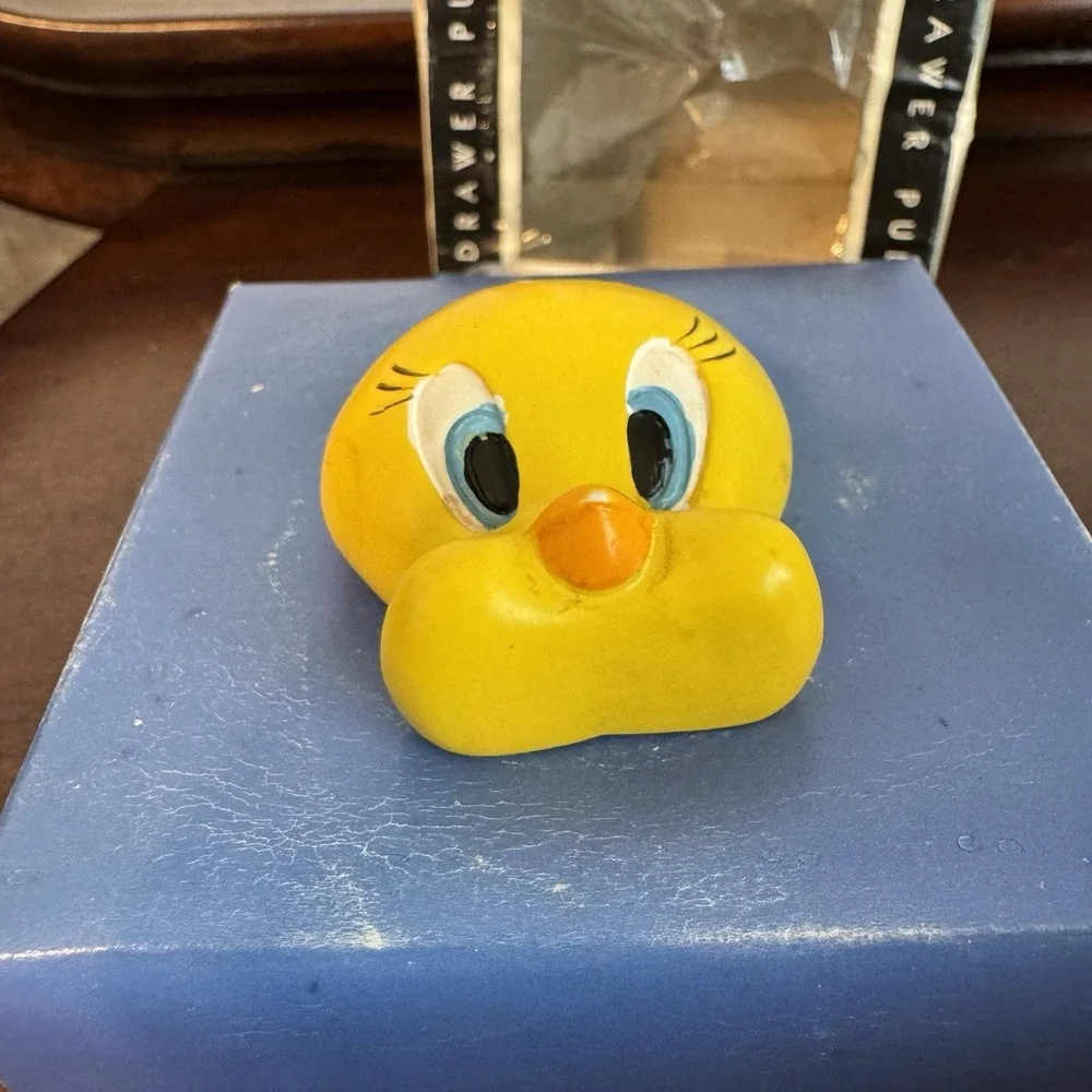 1 - Warner Bros. Tweety Bird 1994 Looney Tunes Cartoon Cabinet Drawer Pull Knob